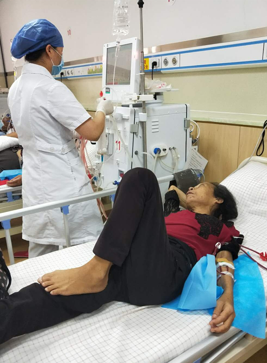 郑秀芳身患尿毒症只得靠透析维持生命