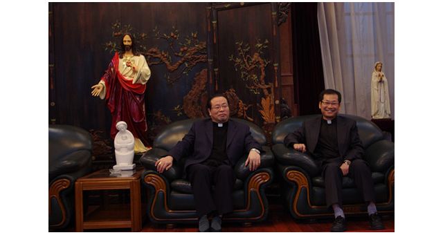 北京：李山主教接见马拉松参跑修女