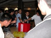 河北省神学院师生与信德社进德公益员工为灾区捐款