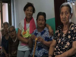 关爱老者，助一臂之力